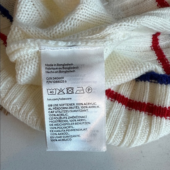 H&M Cream V-Neck Sweater with Red and Blue Trim - Picture 10 of 12